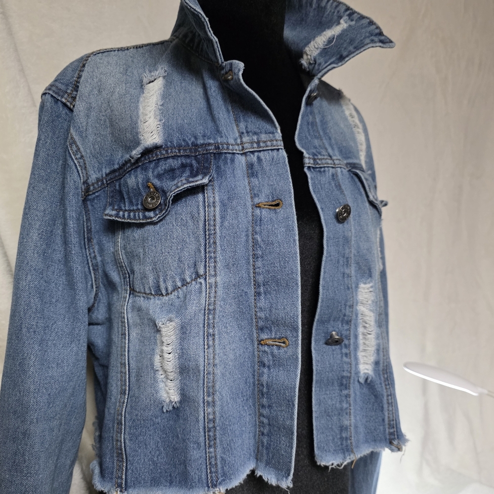 100% Cotton Love Tree Denim Jacket Size Medium Distressed Light Blue Button Up. - Picture 5 of 9